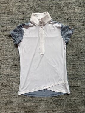 70 Degrees Lace Sleeve Show Shirt XS - Never Worn!